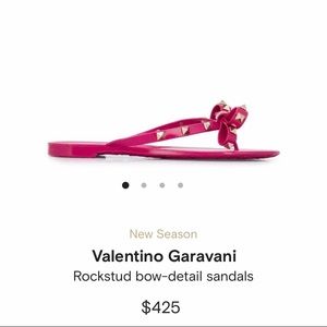 Valentino Garavani rubber sandals color fushia
